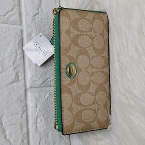 COACH Light Khaki and Jade Signature C  Design Zipper Wallet NWT